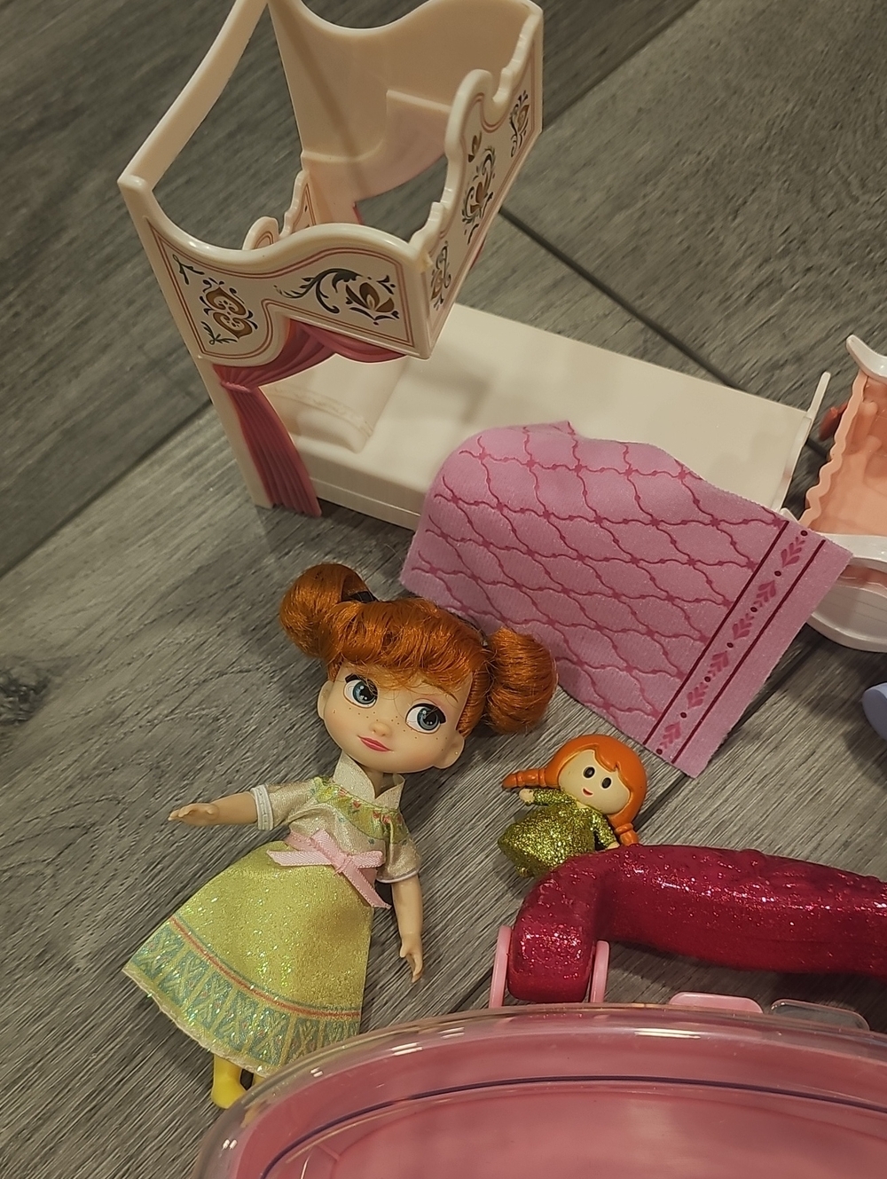 Frozen Pink Toy Doll Playset - Picture 3 of 4